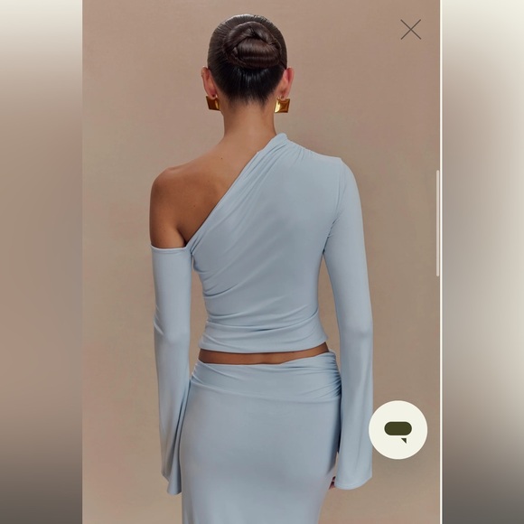 NWT Ainsley Asymmetrical Long Sleeve Top With Floral Hardware - Pale Blue XS - Picture 2 of 3